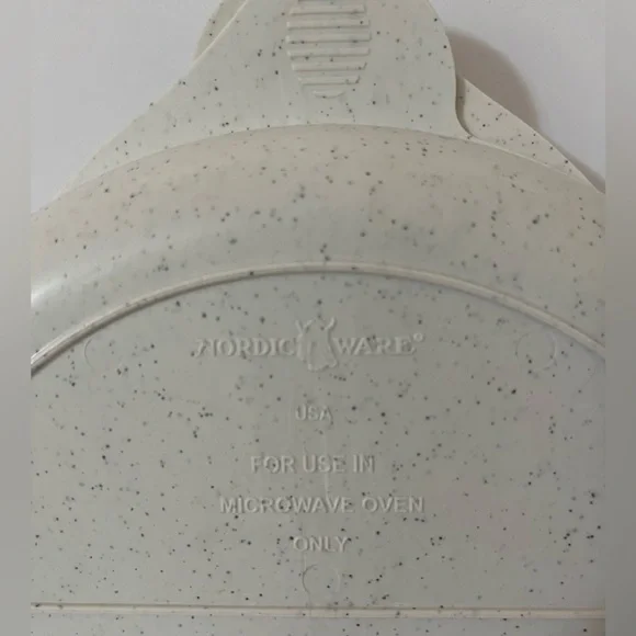 Nordic Ware Speckled Egg Poacher and Omelette Maker - Picture 4 of 8